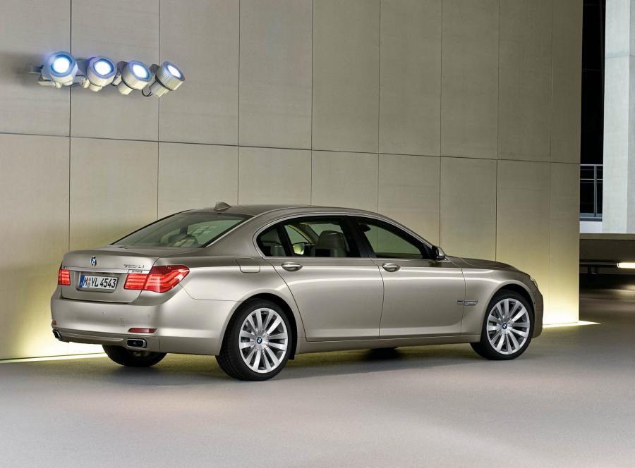  BMW 7-Series 2009 года  (фото 90 из 167)